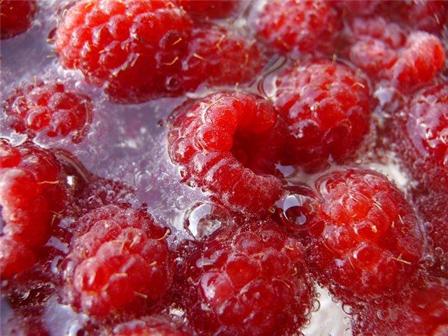 raspberry jam na may buong berry