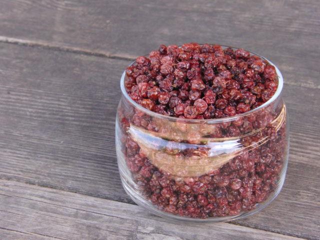 dried lingonberry