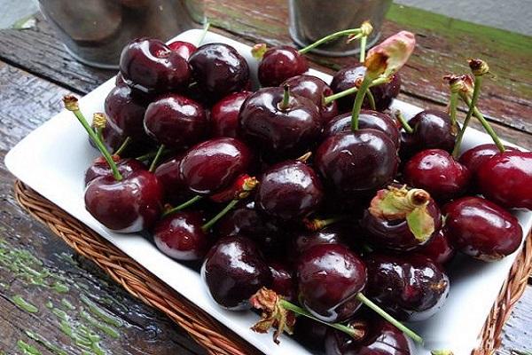plate with cherries