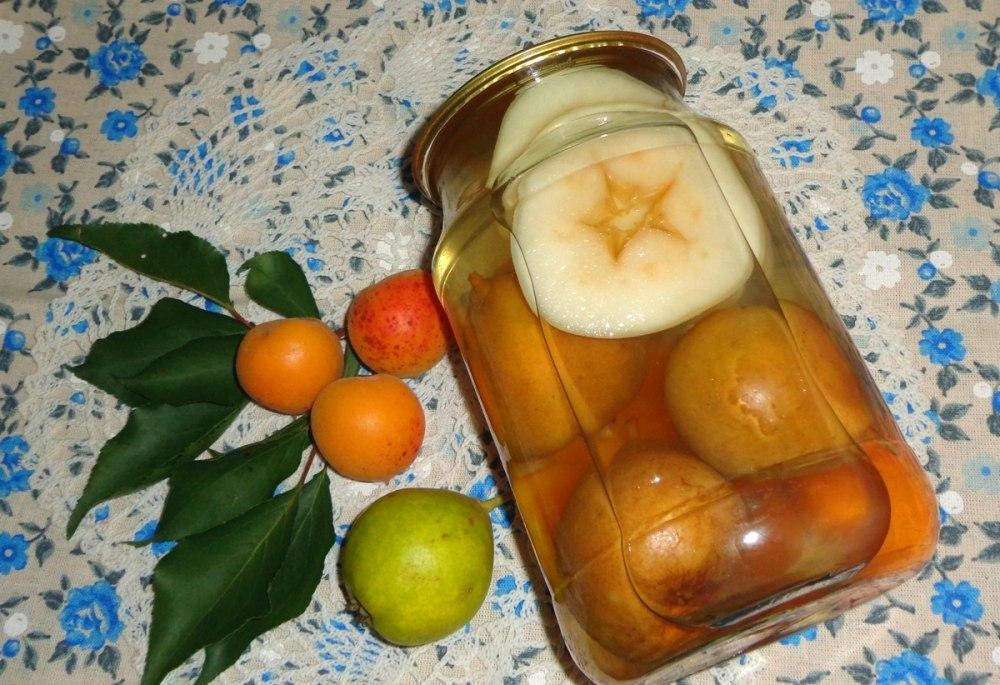 compote with apples and apricots