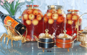 TOP 25 vaiheittaiset reseptit omenakompotin valmistamiseksi talveksi