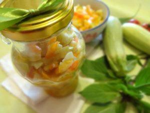 7 lækre opskrifter på marinering af zucchini med gulerødder til vinteren