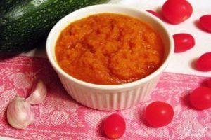 TOP 7 najlepších receptov na squashový kaviár s paradajkovou pastou na zimu