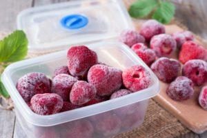 What fruits and berries can be frozen at home for the winter