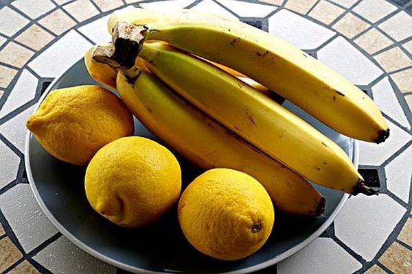 banane su un piatto