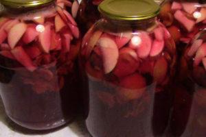 TOP 3 eenvoudige recepten voor de wintercompote van peren en pruimen