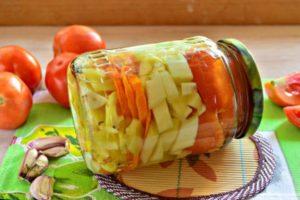 Ricette per preparare zucchine sottaceto con pomodori per l'inverno