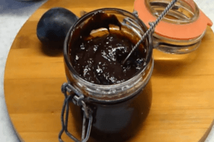 Step-by-step recipe for making plum Nutella for the winter