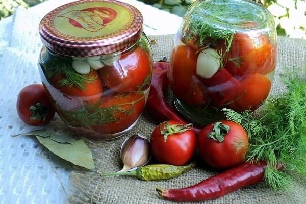 pikanti tomāti