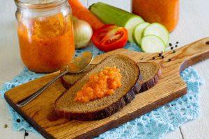 TOP 4 delicious recipes for cooking squash caviar with garlic for the winter