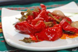 Step-by-step description of the recipe for pickled hot pepper for the winter