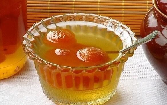 abrikos i sin egen juice