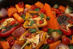 4 einfache Rezepte zum Einmachen von gebackenem Gemüse für den Winter