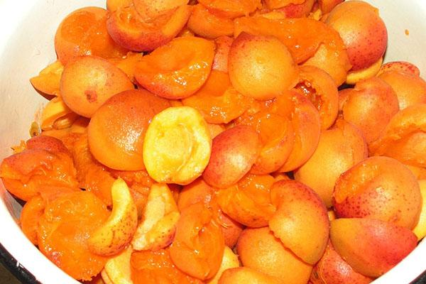 Aprikosenmarmelade mit Zitrone