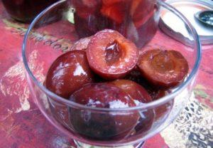 8 delicious recipes for making soaked plums for the winter at home