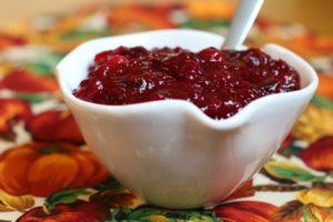 Step-by-step recipe for making lingonberry jam with carrots