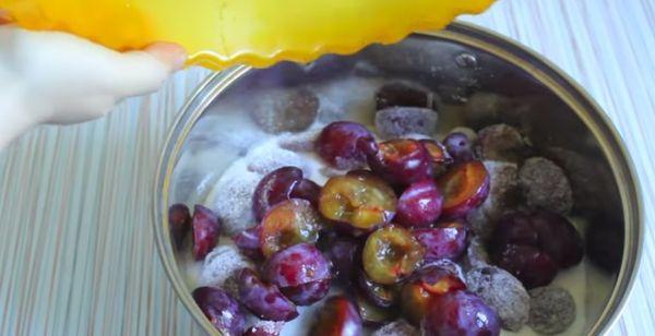 sugar-coated plums