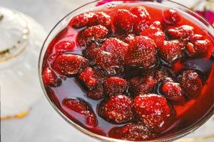 TOP 5 bedste opskrifter til fremstilling af jordbærsyltetøj uden kogende bær