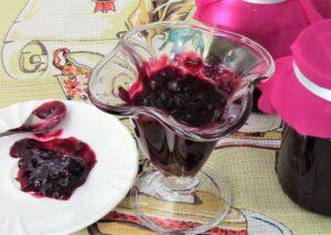 A simple recipe for making black gooseberry jam for the winter
