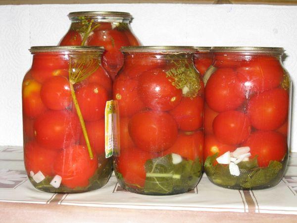 skardinės su pomidorais