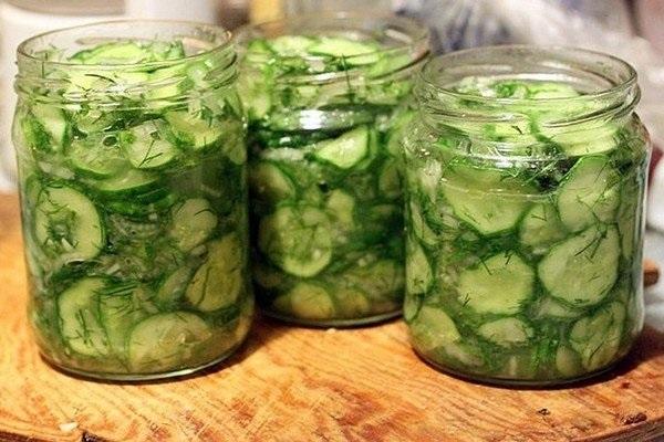 gesneden komkommers