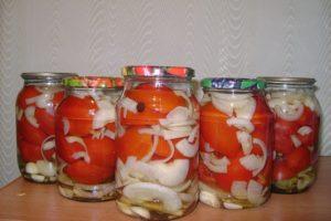Kış için domates ve soğan turşusu yapmak için 7 basit ve hızlı tarif