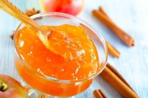 4 besten Rezepte für Aprikose und Apfelmarmelade für den Winter
