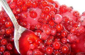 3 populiariausių raudonųjų serbentų uogienės receptų gaminimo žiemai be virimo receptai
