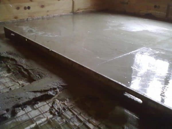 sàn bê tông trong nhà hen