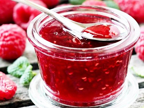Raspberry jam gamit ang tubig at sugar syrup