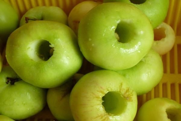 التفاح كله أخضر
