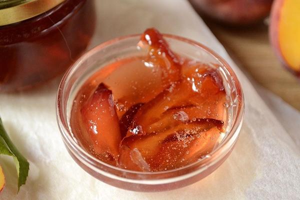 Peach wedge jam