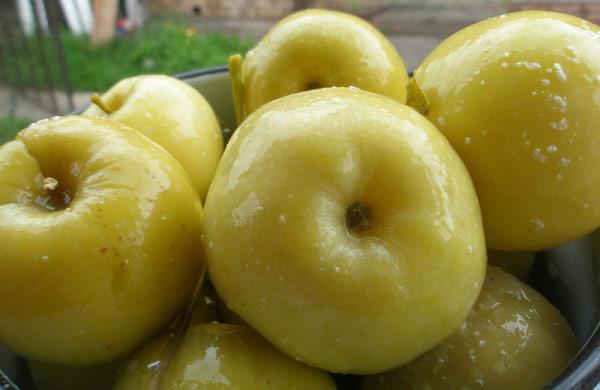 Marinoidut omenat