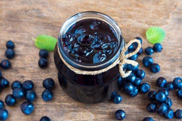 Compote with blueberries and leaves