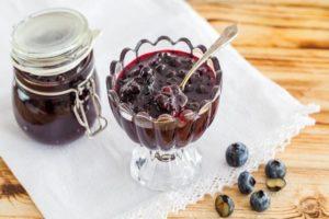 TOP 2-recept för att göra blåbär med honung utan matlagning för vintern
