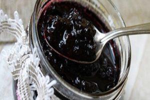 Ang isang simpleng recipe para sa paggawa ng bird cherry jam para sa taglamig