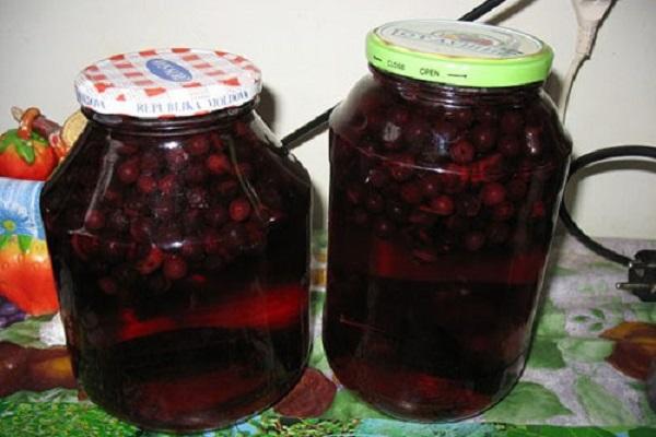 cans with compote