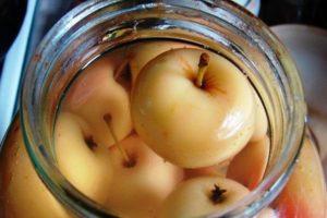 TOP 2 recept fahéjas almás kompót készítéséhez télen