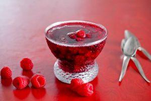 Step-by-step recipe for making jelly-like raspberry jam