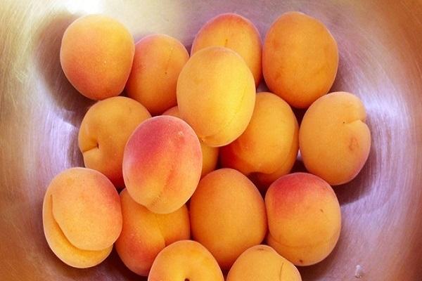 wash the apricots