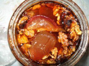 Een stapsgewijs recept voor appeljam met noten
