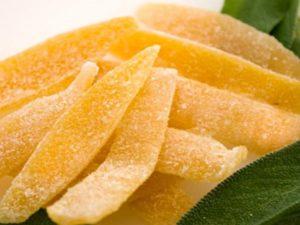 Vaiheittainen resepti siitä, miten tehdä herkullisia sokeroituja hedelmiä sitruunankuorista kotona