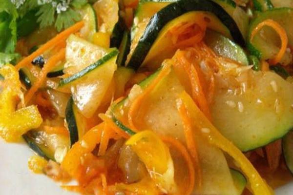 Zucchini-Kohl-Salat mit Sterilisation
