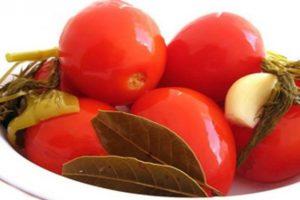 كم من الوقت يمكن أن تستغرق الطماطم المخللة وكيفية تحديد الجاهزية