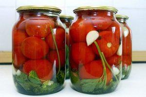 10 recipes for making pickled and hot-sweet tomatoes for the winter