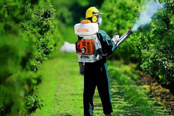 Pestizide sprühen