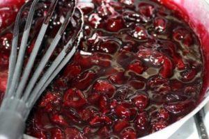 18 madaling mga recipe para sa paggawa ng jam ng cherry para sa taglamig