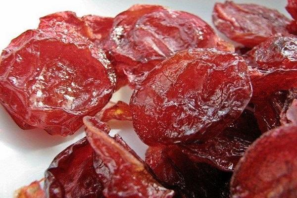 prune cerise séchée