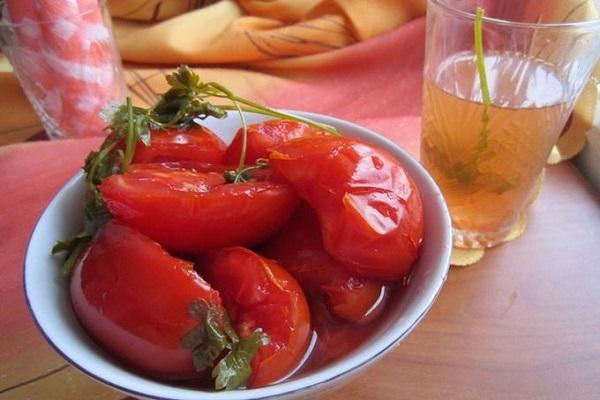 pomidorų griežinėliai
