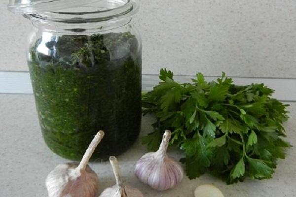 13 labākās receptes zaļās adžikas pagatavošanai ziemai